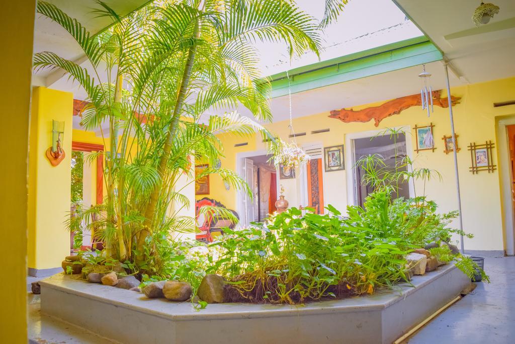 Shammie Guest House Хикадува Екстериор снимка