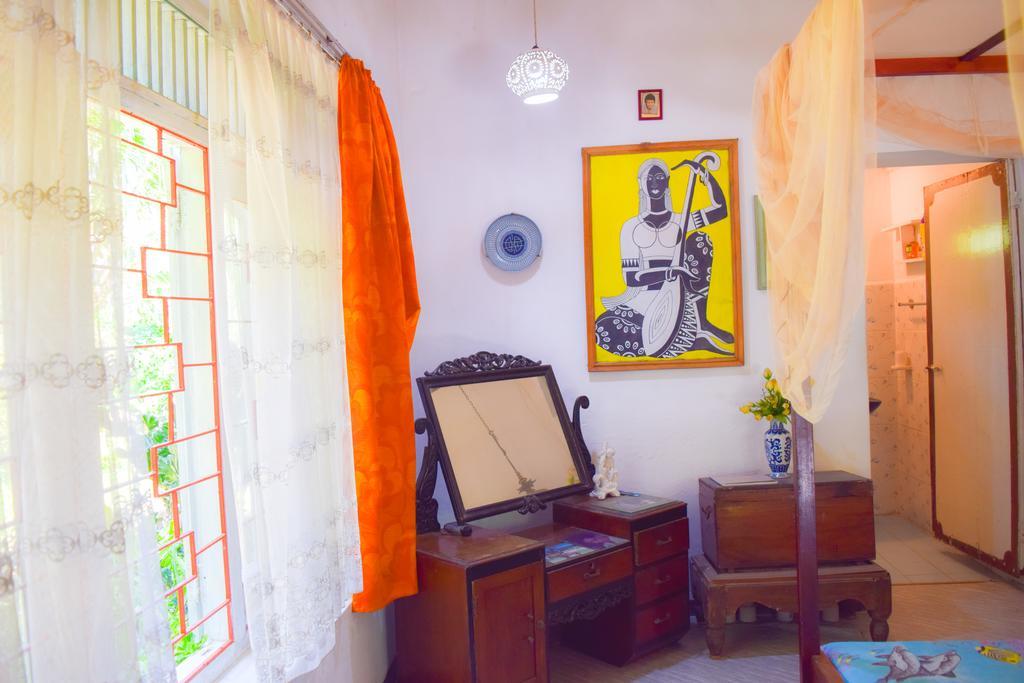 Shammie Guest House Хикадува Екстериор снимка