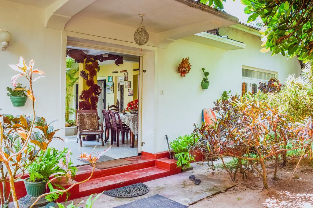 Shammie Guest House Хикадува Екстериор снимка