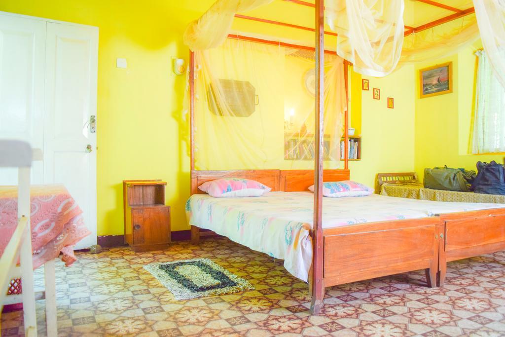 Shammie Guest House Хикадува Екстериор снимка