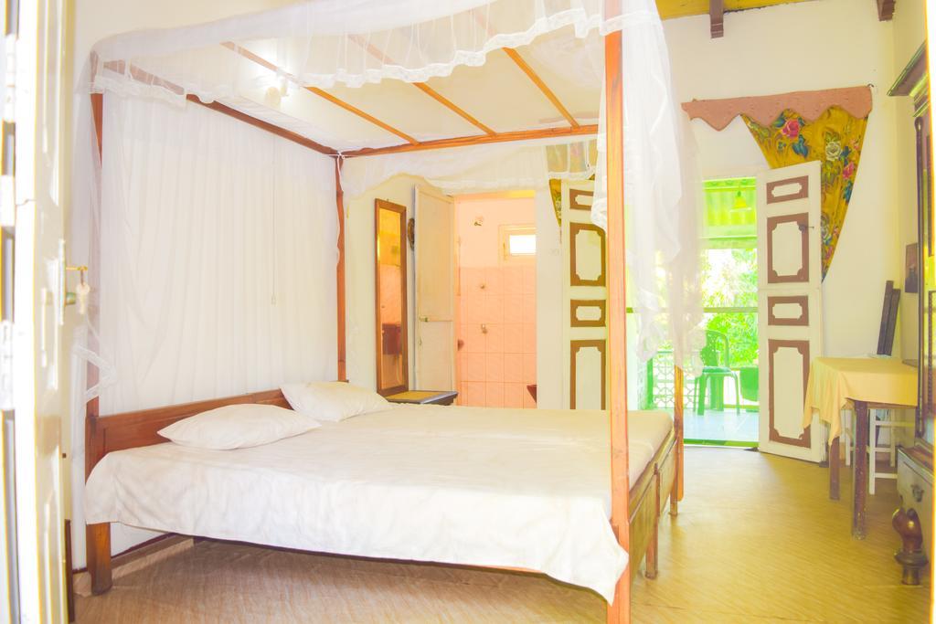 Shammie Guest House Хикадува Екстериор снимка