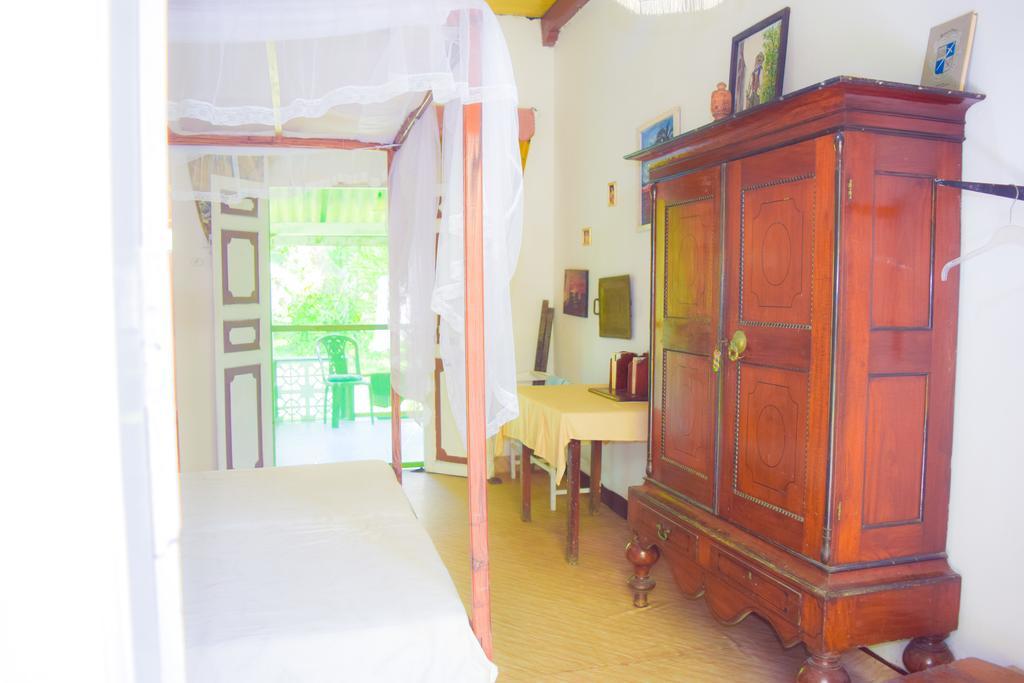 Shammie Guest House Хикадува Екстериор снимка