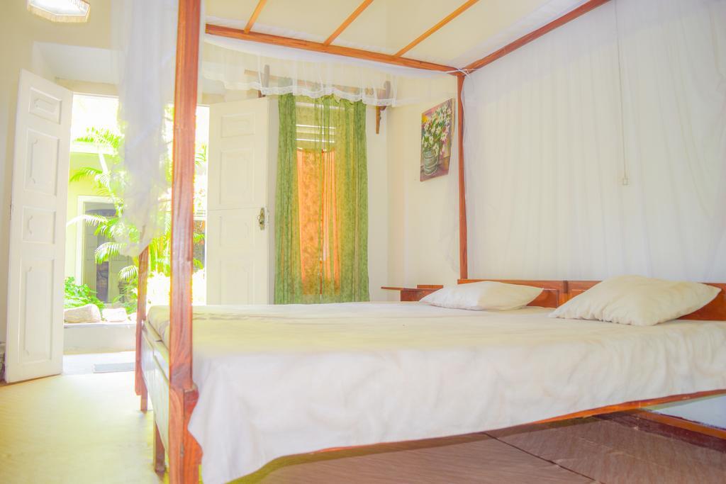 Shammie Guest House Хикадува Екстериор снимка