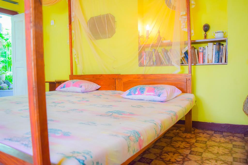 Shammie Guest House Хикадува Екстериор снимка